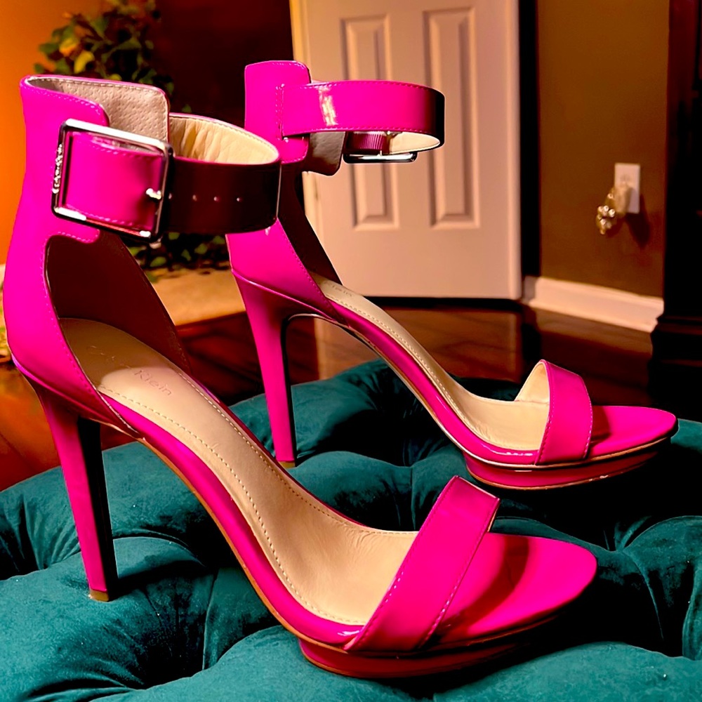 Calvin Klein VIVIAN PATENT HEEL